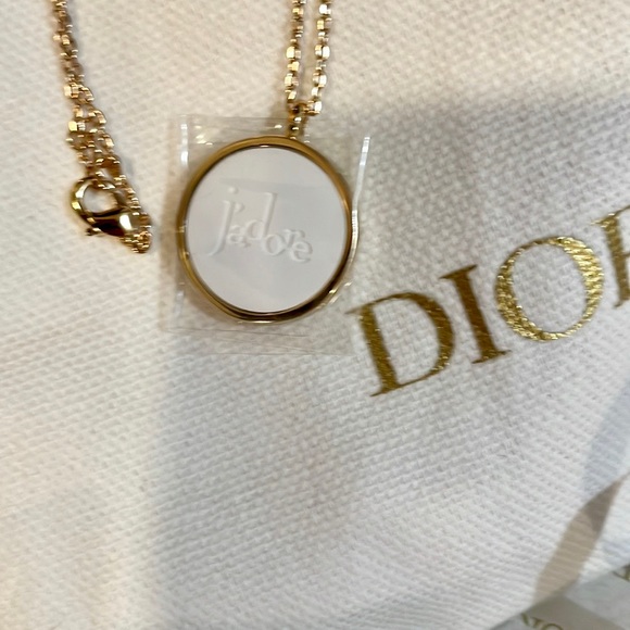 New 🌹CHRISTIAN DIOR 🌹 Gold Pendant Necklace- Gold Tone & Ceramic Jadore - Picture 7 of 15